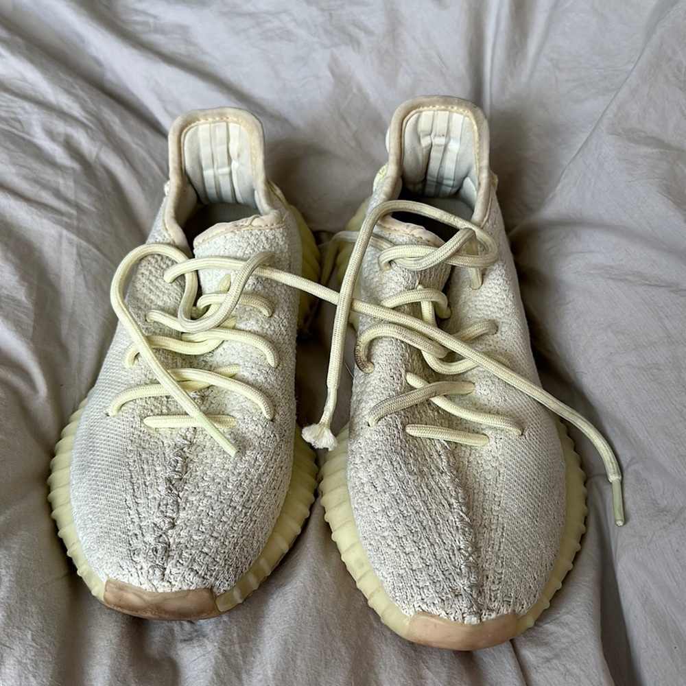 Yeezy Boost light yellow/Green color size 4